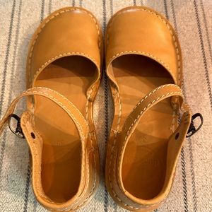 Duckfeet Mols in the Color Bio